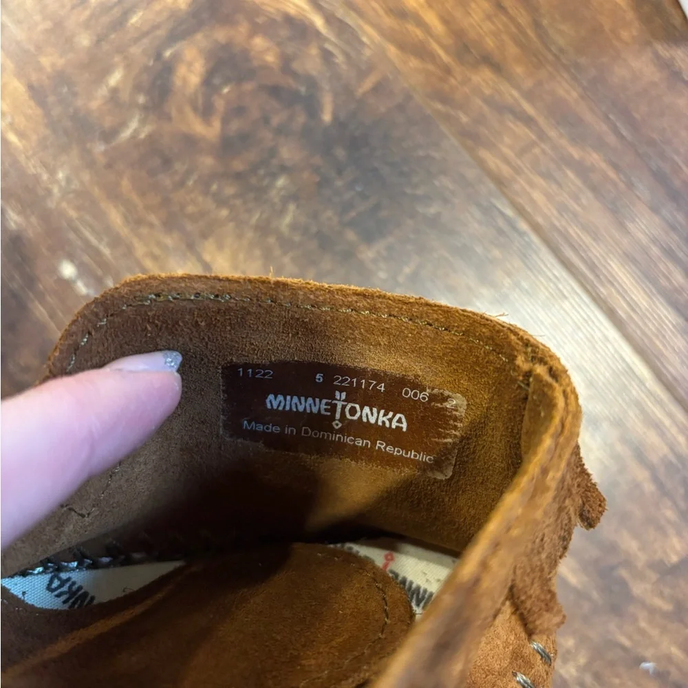 Minnetonka Kids Suede Fringe Moccasins in Chestnut Brown
